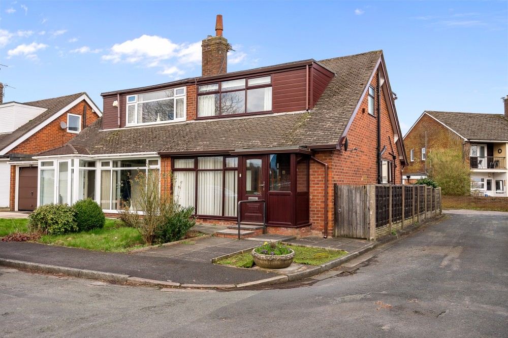 View Full Details for Wakefield Crescent, Standish